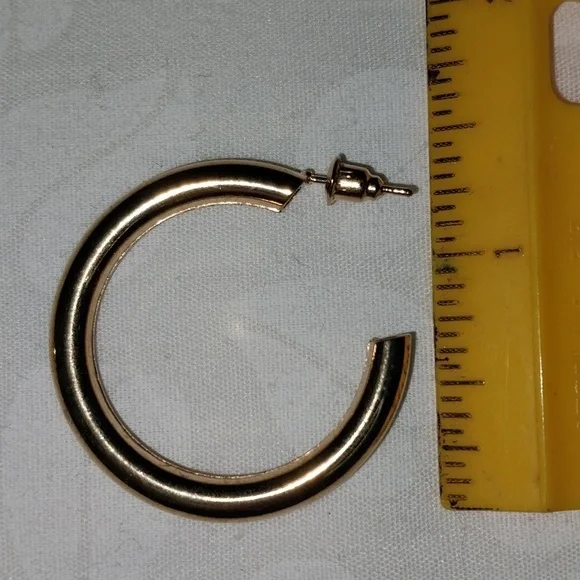 Pierced gold tone hollow hoop earrings - Picture 9 of 10